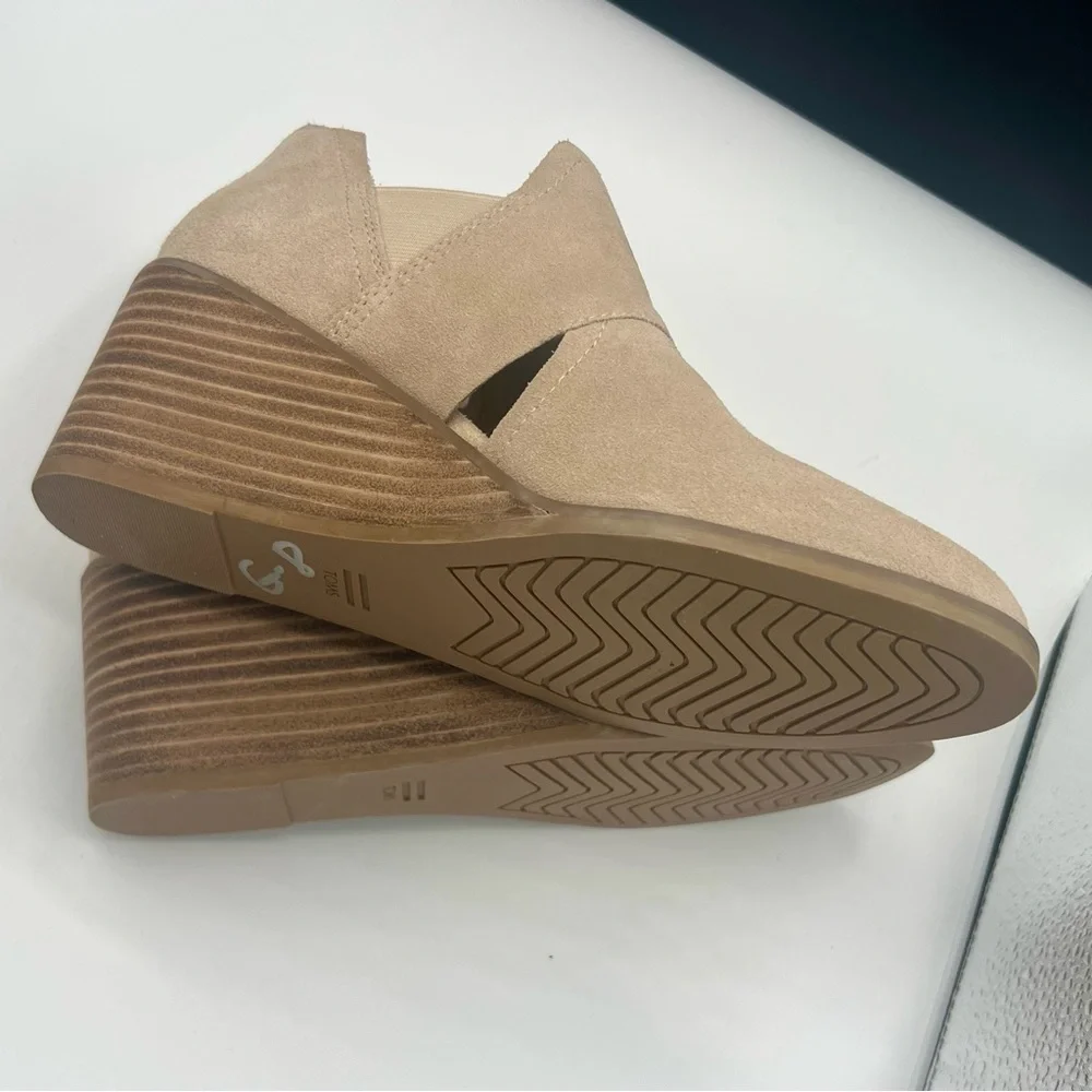TOMS Suede Wedge Bootie Kallie‎ Cutout Oatmeal Tan Leather 7